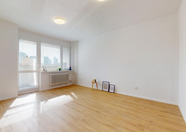 1 izbový slnečný byt s balkónom v centre, Odborárske nám. 