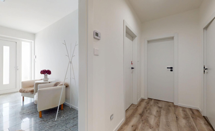 Kompletne zariadený rodinný bungalov s premyslenou dispozíciuou, dvojgarážou v obci Kostolište - fotografia 34