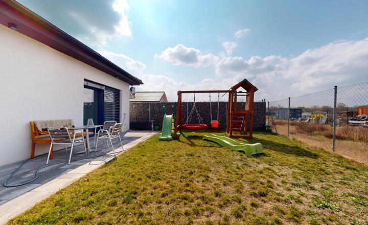 Kompletne zariadený rodinný bungalov s premyslenou dispozíciuou, dvojgarážou v obci Kostolište - fotografia 41