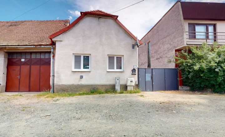 Rodinný dom po kompletnej rekonštrukcii s veľkým pozemkom - fotografia 33