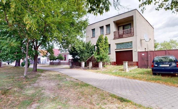 Rodinný dom na pozemku s rozlohou 731 m2 v obci Závod - fotografia 1