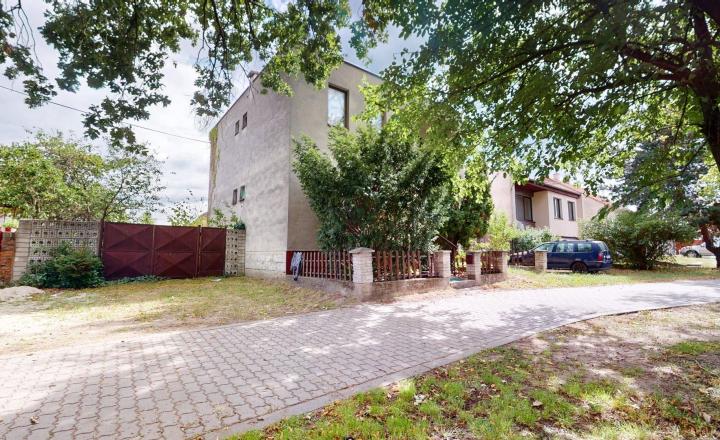 Rodinný dom na pozemku s rozlohou 731 m2 v obci Závod - fotografia 2