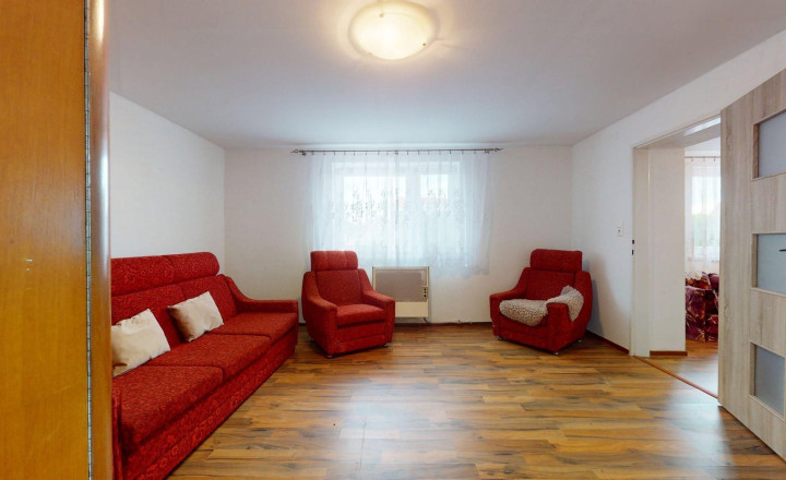 Rodinný dom po rekonštrukcii v príjemnej časti obce Suchohrad - fotografia 2