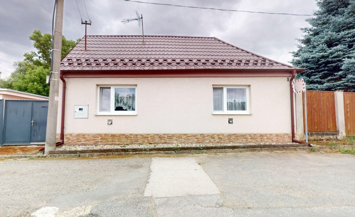 Rodinný dom po rekonštrukcii v príjemnej časti obce Suchohrad - fotografia 42