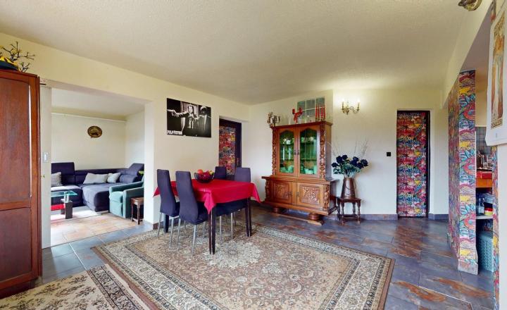 Dvojgeneračný rodinný dom v obci Sekule s veľkou záhradou - fotografia 3