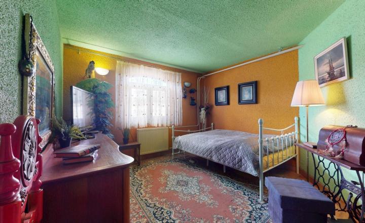 Dvojgeneračný rodinný dom v obci Sekule s veľkou záhradou - fotografia 15