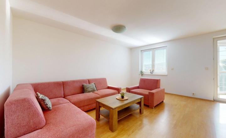 Priestranný zariadený 3 izbový byt so samostatnou garážou  - fotografia 16
