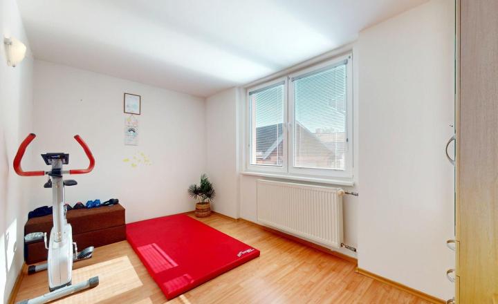 Rodinný dom po kompletnej rekonštrukcii vhodný na okamžité bývanie - fotografia 1