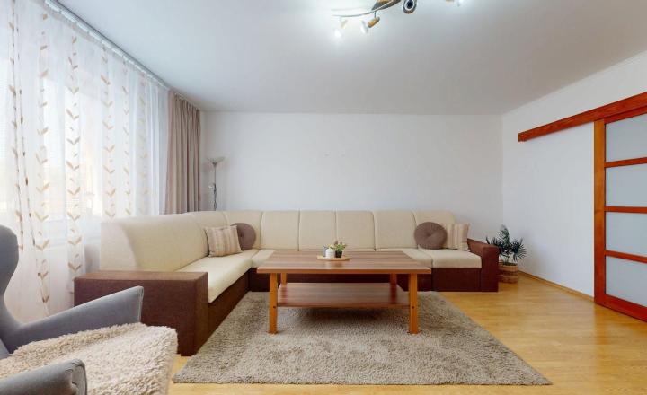 Rodinný dom po kompletnej rekonštrukcii vhodný na okamžité bývanie - fotografia 17