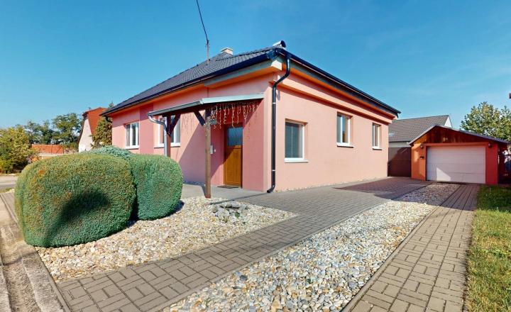 Rodinný dom po kompletnej rekonštrukcii vhodný na okamžité bývanie - fotografia 42