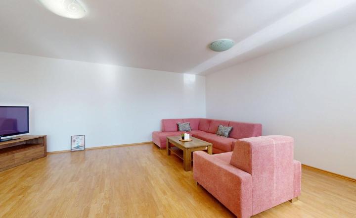 Priestranný zariadený 3 izbový byt so samostatnou garážou  - fotografia 15