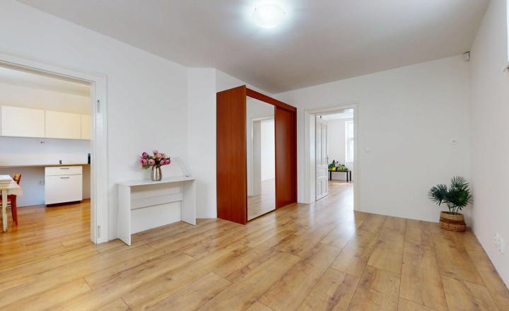 Rodinný dom v centre mesta, vhodný na bývanie prípadne aj ako objekt na podnikanie. - fotografia 5